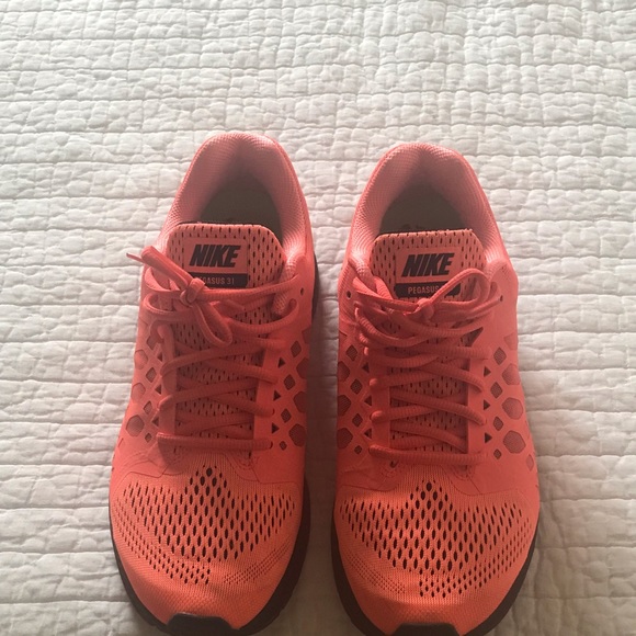 nike shoes orange color